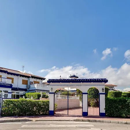 в парковой зоне с видом на море La Mata (Torrevieja)